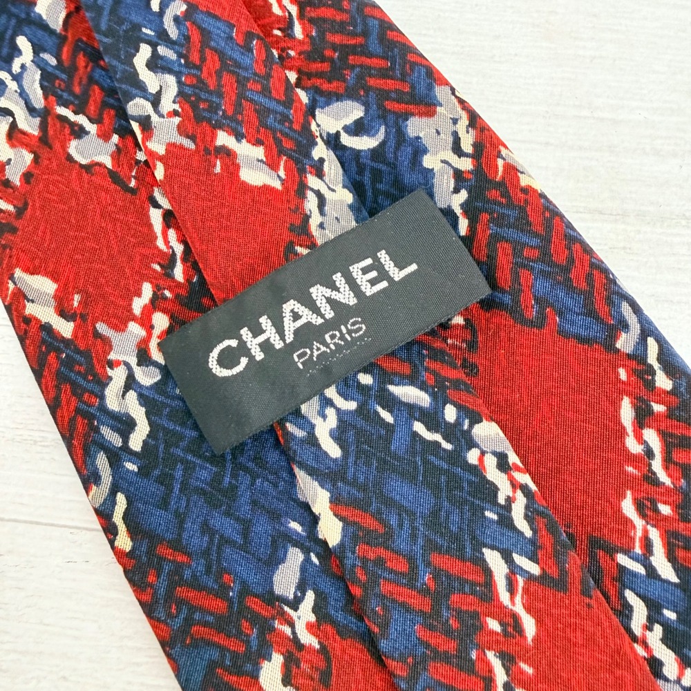 Vintage Chanel Silk Necktie Mens OS Red Navy Blue Geometric Jacquard Italy Logo - Picture 3 of 9
